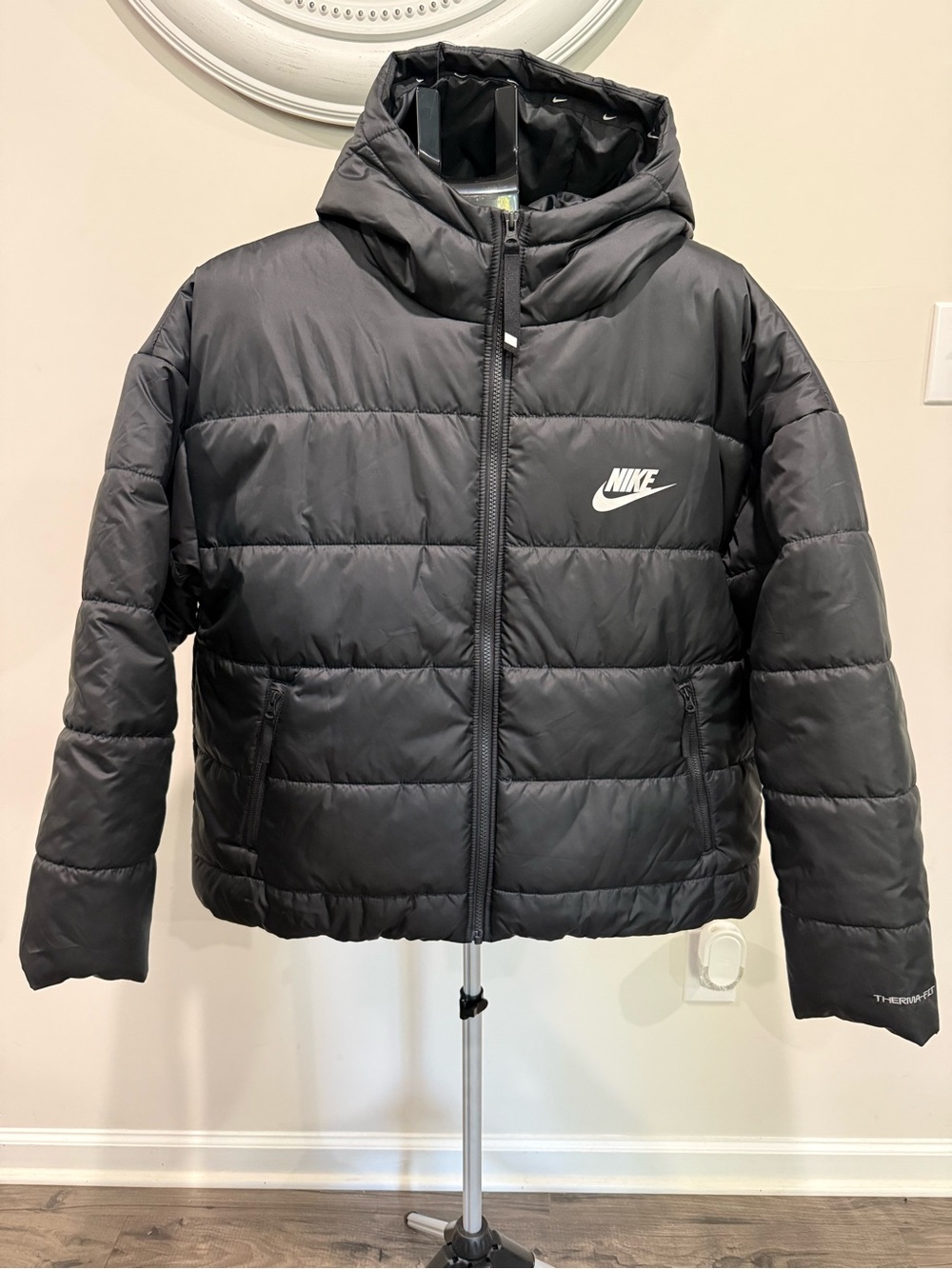 Nike Women’s NSW Therma-fit repel puffer bomber jacket black size Large